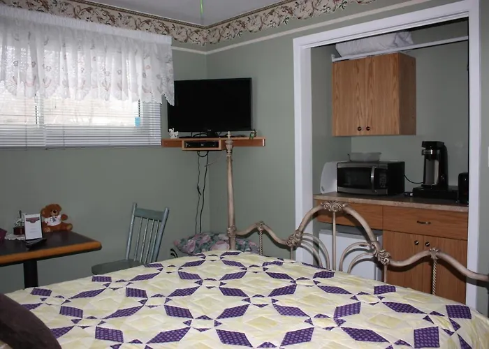 Standard Queen Room